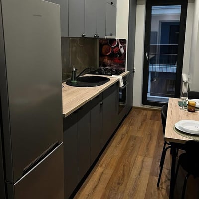 Аренда современной 2-комнатной квартиры с отдельной кухней, 77 м², Мамая, Констанца, Румыния